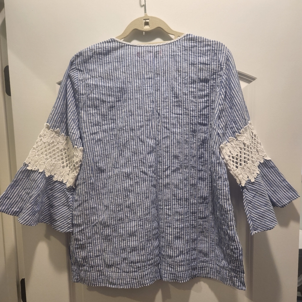Lilly Pulitzer Amelia Island Flounce Sleeve Tunic in Blue Stripe, Size M - Picture 4 of 7